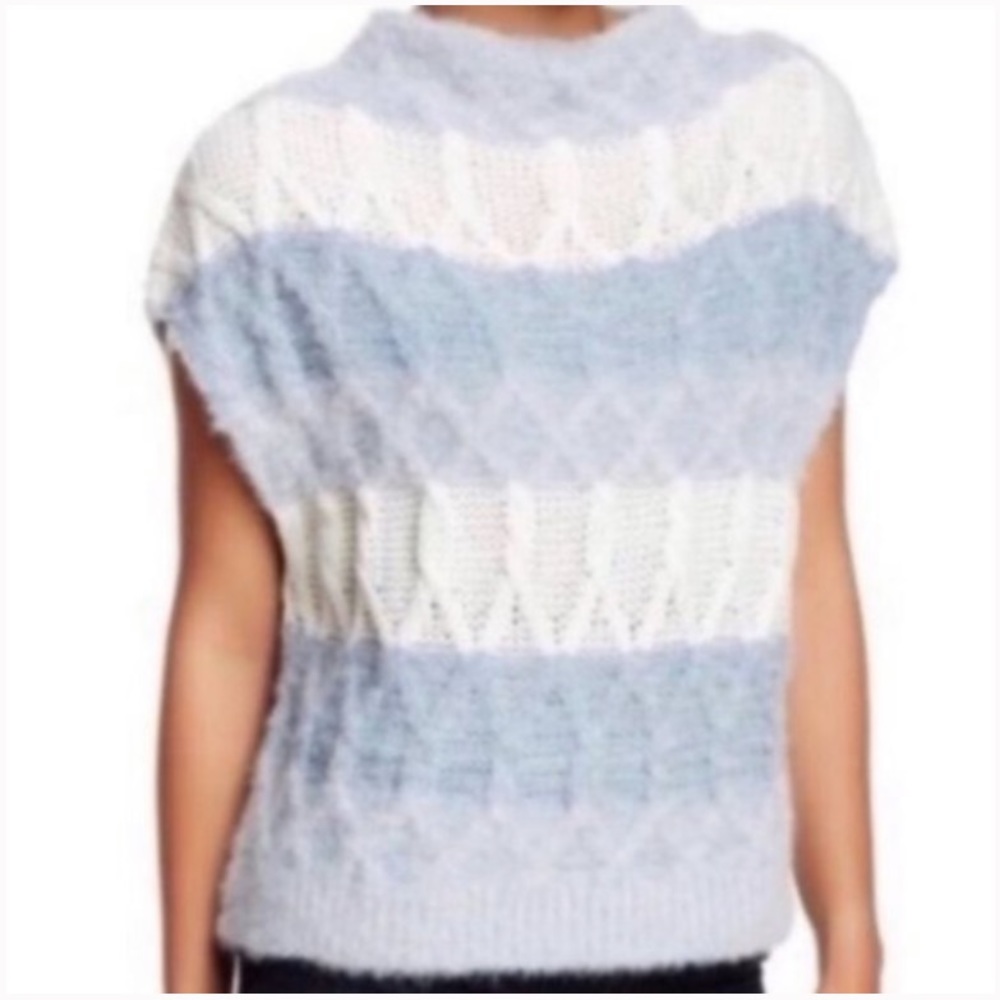MELROSE & MARKET Blue Fuzzy Cap Sleeve Sweater M